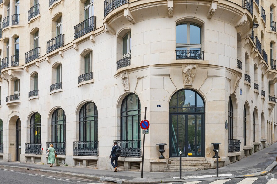 9 Rue De Presbourg, Paris à louer - Photo du bâtiment - Image 2 de 5