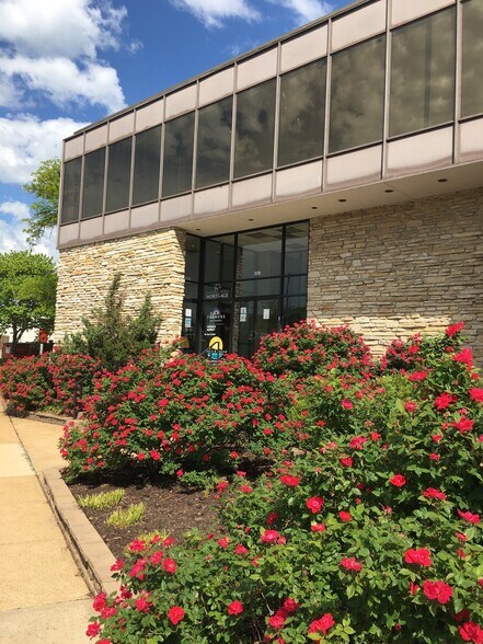 558 Gravois Rd, Fenton, MO à louer - Photo du bâtiment - Image 3 de 11