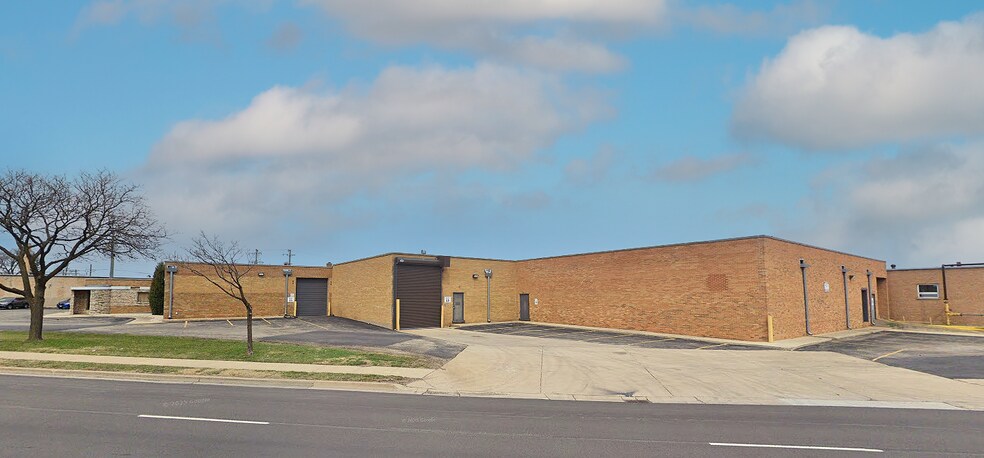 3951 & 3955 25th Ave & 9715 Soreng Ave portefeuille de 3 propriétés à vendre sur LoopNet.ca - Photo du bâtiment - Image 1 de 4