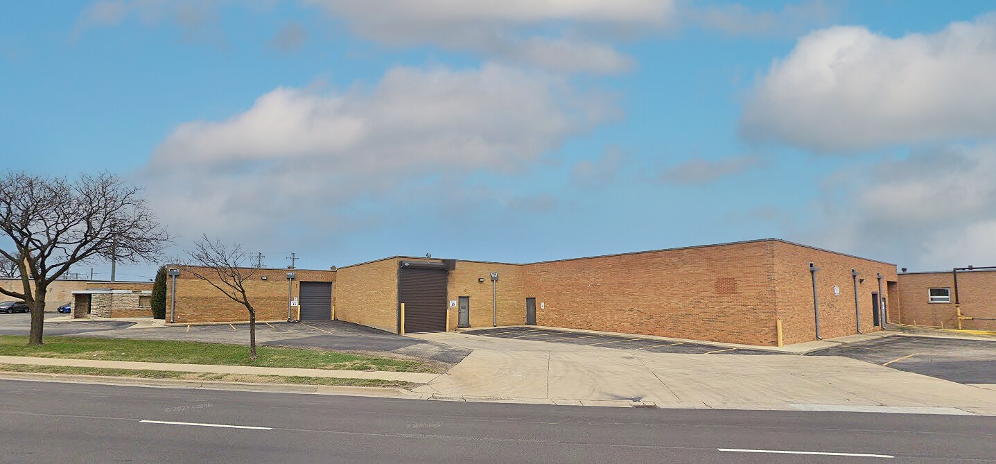 3951 & 3955 25th Ave & 9715 Soreng Ave portefeuille de 3 propriétés à vendre sur LoopNet.ca Photo du bâtiment- Image 1 de 5