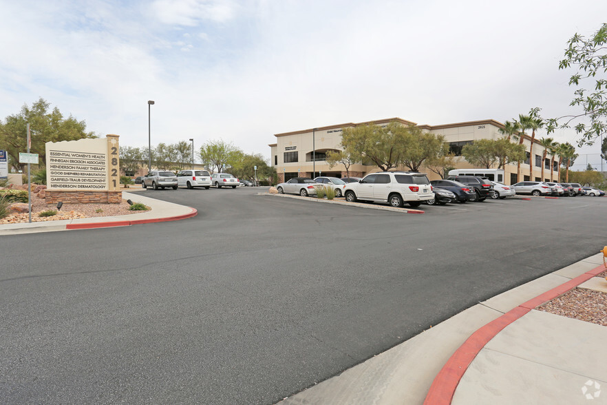 2821 W Horizon Ridge Pky, Henderson, NV for sale - Primary Photo - Image 1 of 1