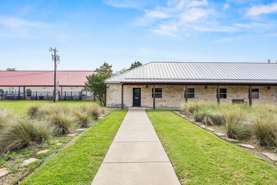 610 N Town East Blvd, Mesquite, TX for sale - Building Photo - Image 3 of 18