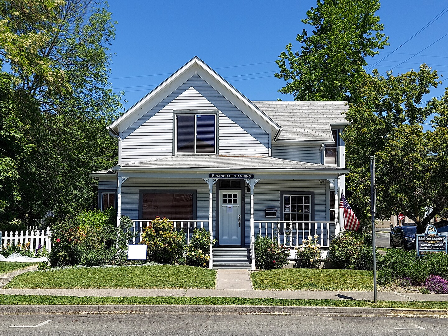 204 NW E St, Grants Pass, OR à vendre Photo principale- Image 1 de 20