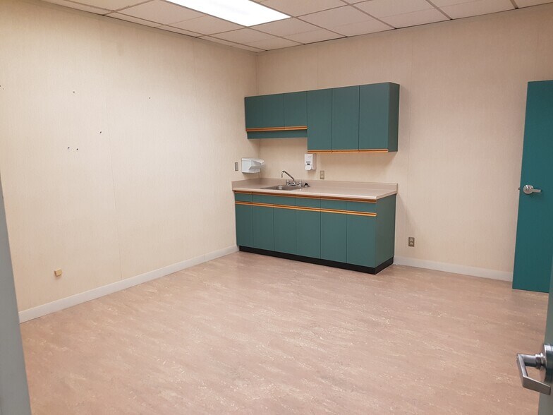 60 Front St, Nanaimo, BC à louer - Photo intérieure - Image 3 de 4