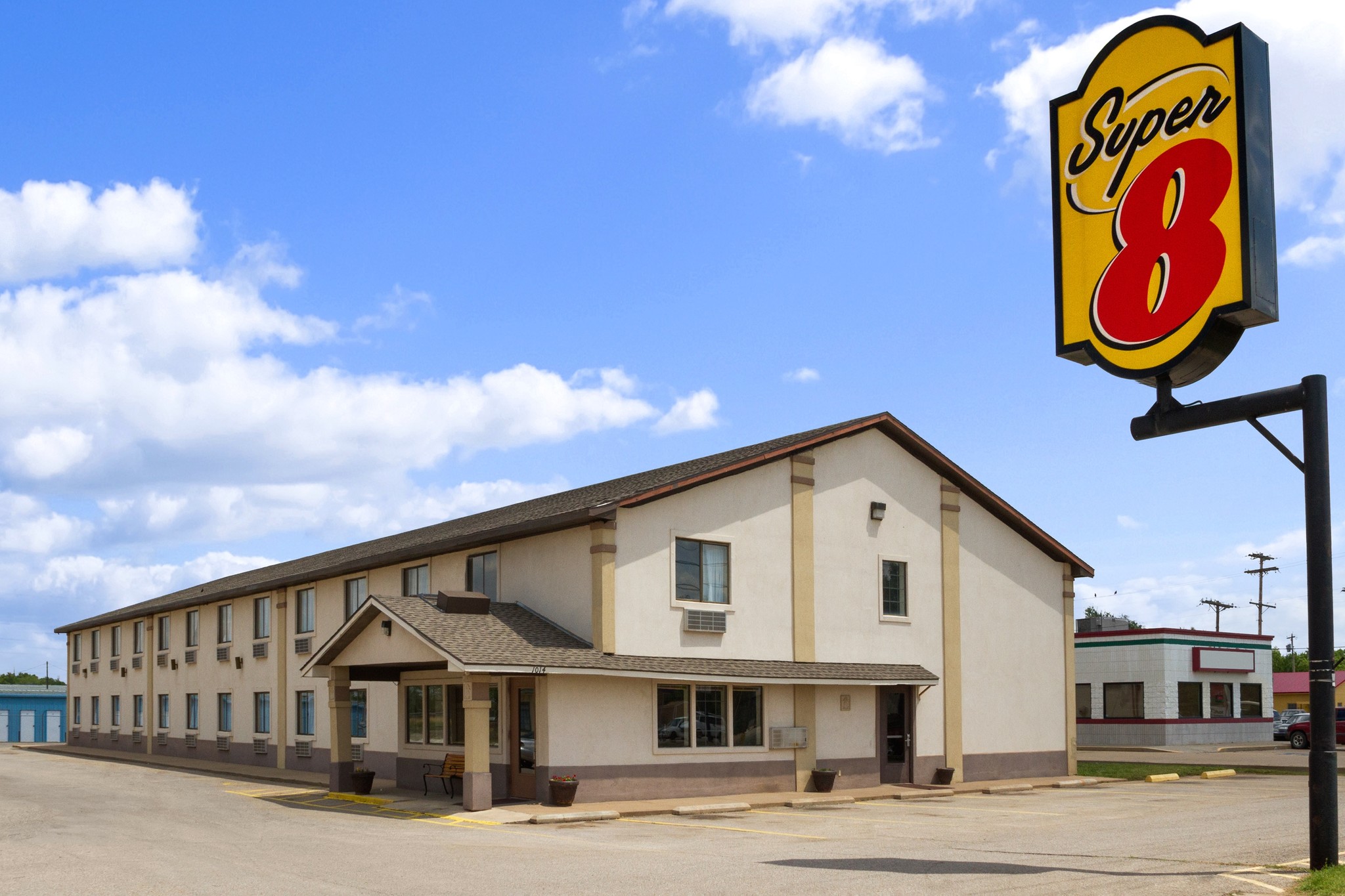 1014 W Doolin Ave, Blackwell, OK for sale Primary Photo- Image 1 of 1