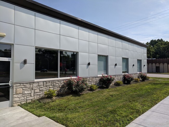 Plus de détails pour 642 S Main St, Clawson, MI - Bureau à louer