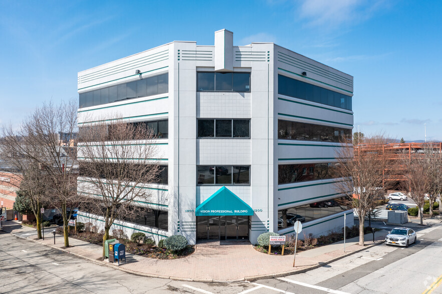 1200 Brown St, Peekskill, NY for lease - Primary Photo - Image 1 of 12