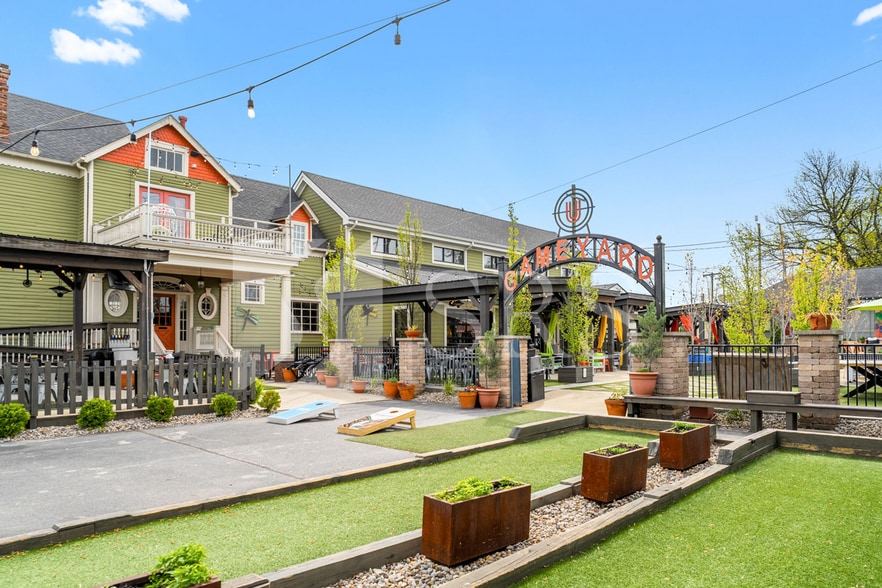 Restaurant and Entertainment Venue portfolio of 2 properties for sale on LoopNet.ca - Building Photo - Image 2 of 3