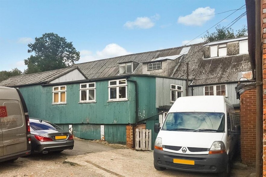 2-4 Lower St, Haslemere for sale - Building Photo - Image 2 of 3