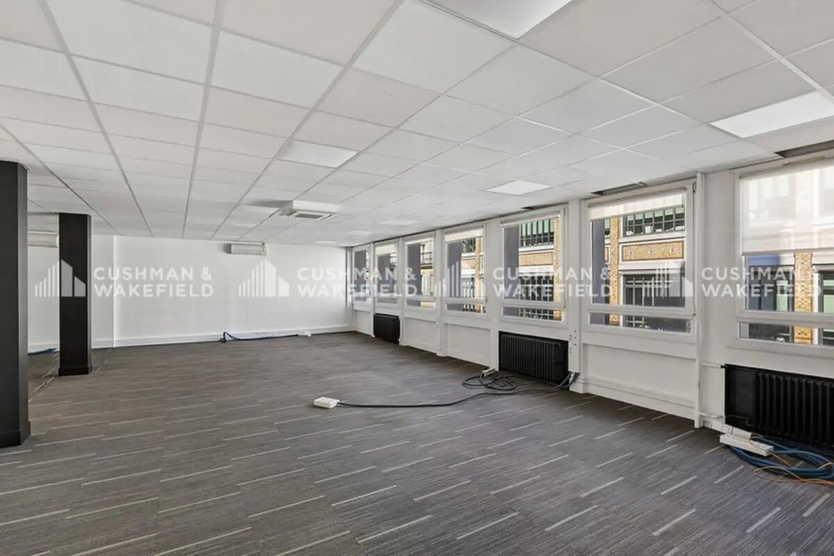 32 Rue De Ponthieu, Paris for lease Interior Photo- Image 1 of 14