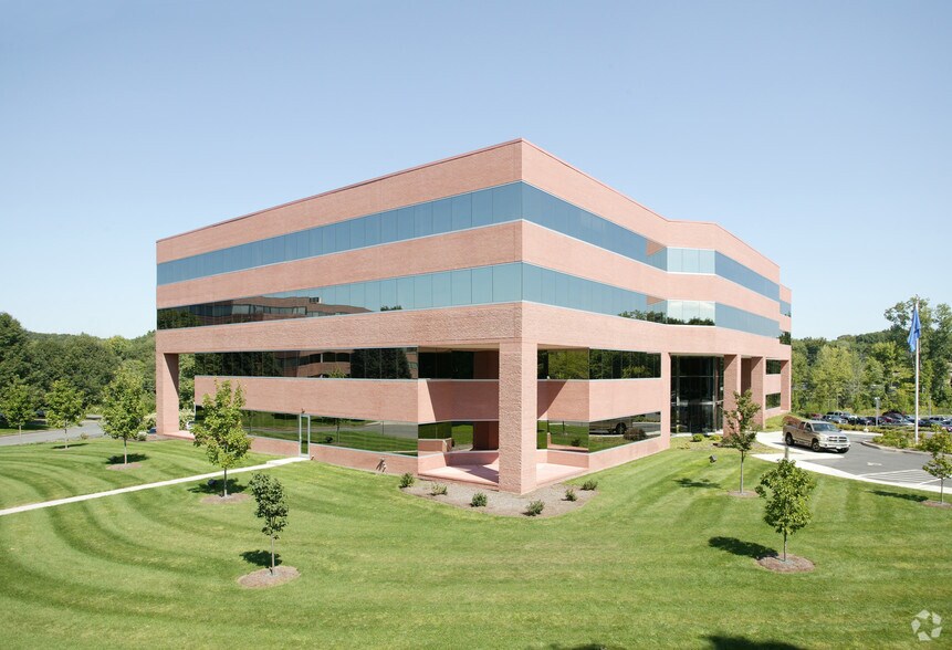 455 Winding Brook Dr, Glastonbury, CT à louer - Photo du bâtiment - Image 3 de 7