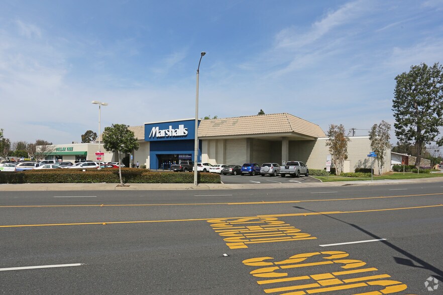 1405-1449 W Chapman Ave, Orange, CA à louer - Photo du bâtiment - Image 3 de 6