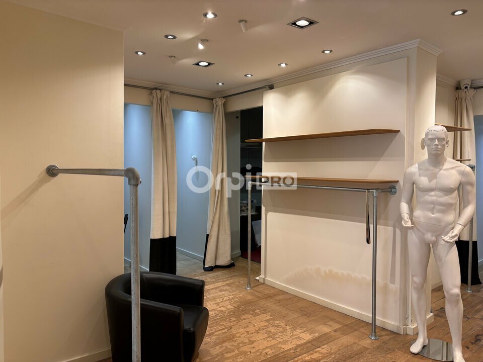 Retail in Avignon for lease Interior Photo- Image 1 of 4