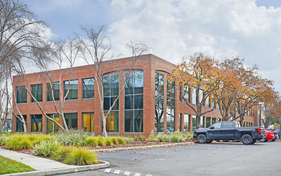 2490 Mariner Square Loop, Alameda, CA for lease - Building Photo - Image 2 of 4