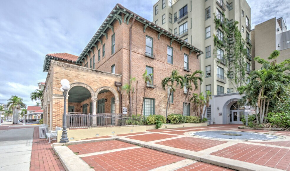 2320 First St, Fort Myers, FL à louer - Photo du bâtiment - Image 2 de 11