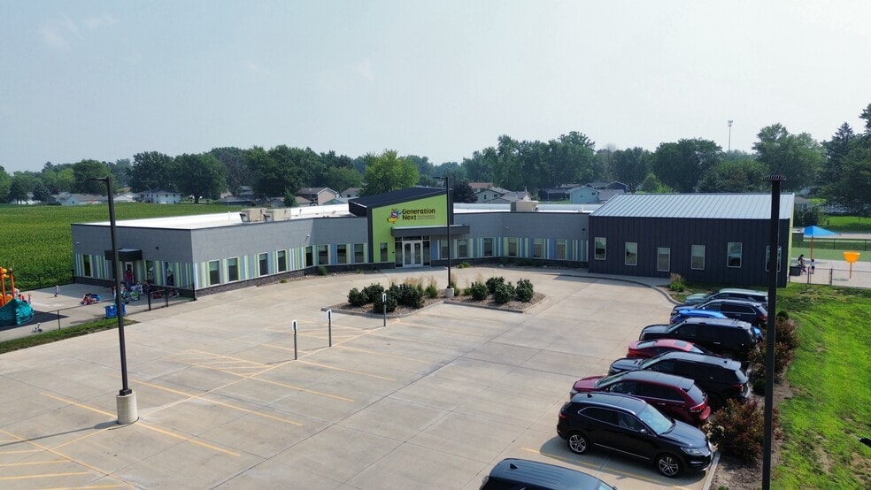 94 Paine Cir, Bondurant, IA for sale - Building Photo - Image 2 of 6