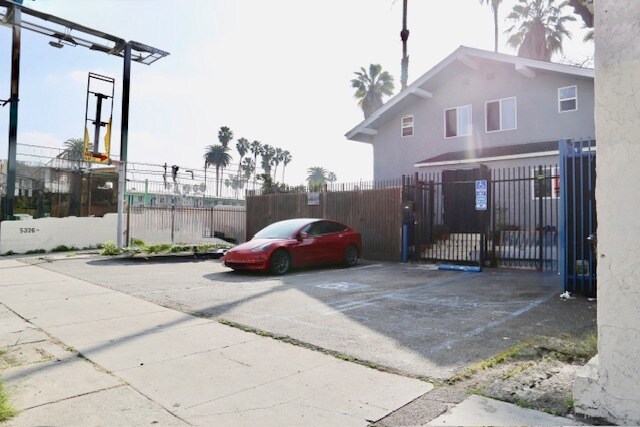 5326 W Sunset Blvd, Los Angeles, CA à vendre - Photo du bâtiment - Image 2 de 8
