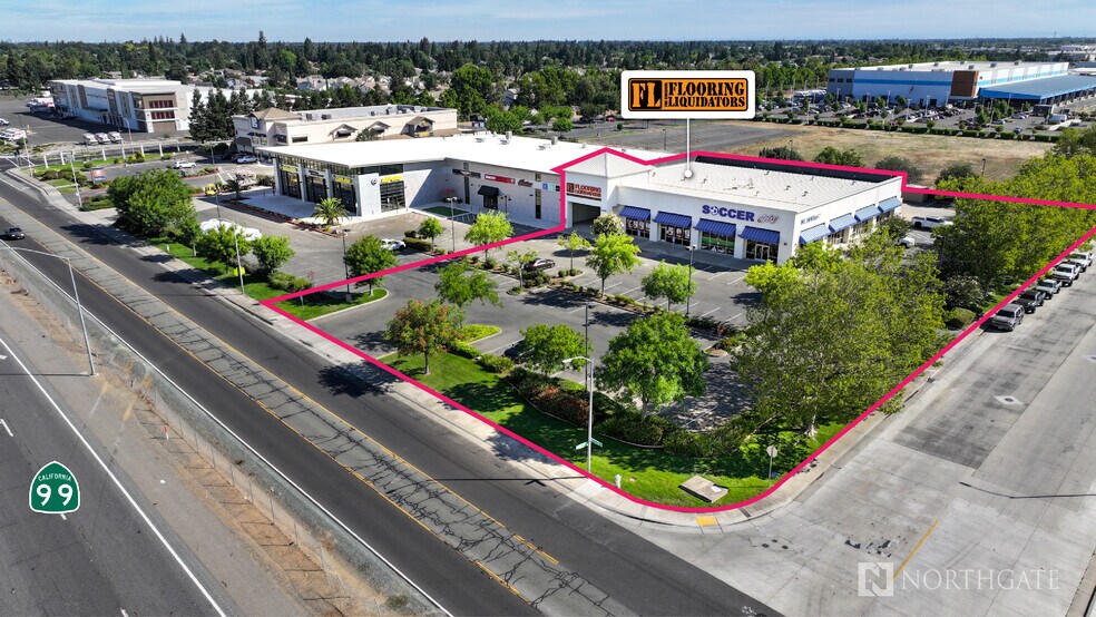 10299 E Stockton Blvd, Elk Grove, CA à vendre - Photo du bâtiment - Image 2 de 7