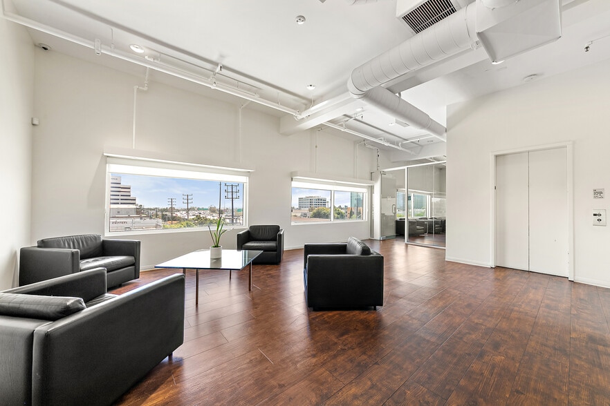 2034 Cotner Ave, Los Angeles, CA à louer - Photo du bâtiment - Image 3 de 16