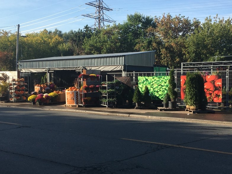 70 Caledonia Park Rd, Toronto, ON for sale - Primary Photo - Image 1 of 1