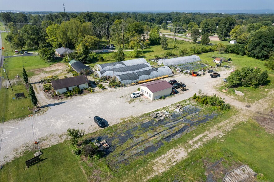 8911 Highway 62, Charlestown, IN à vendre - Photo du bâtiment - Image 2 de 22