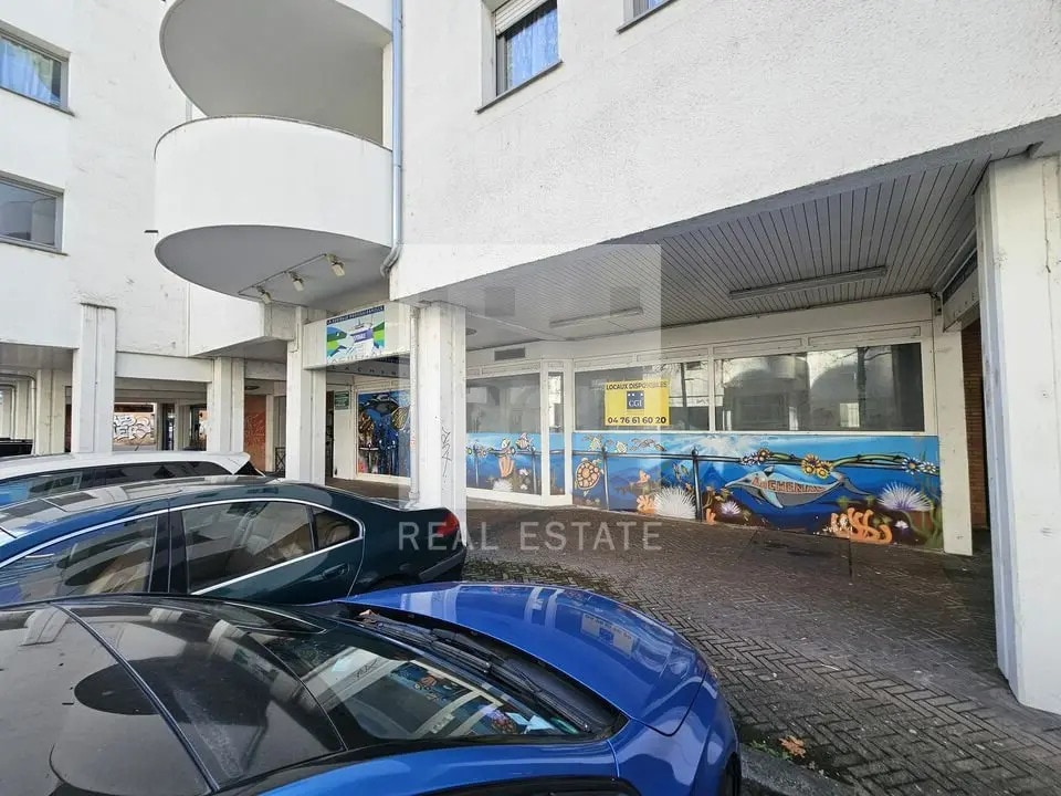 Retail in Grenoble for lease Building Photo- Image 1 of 8