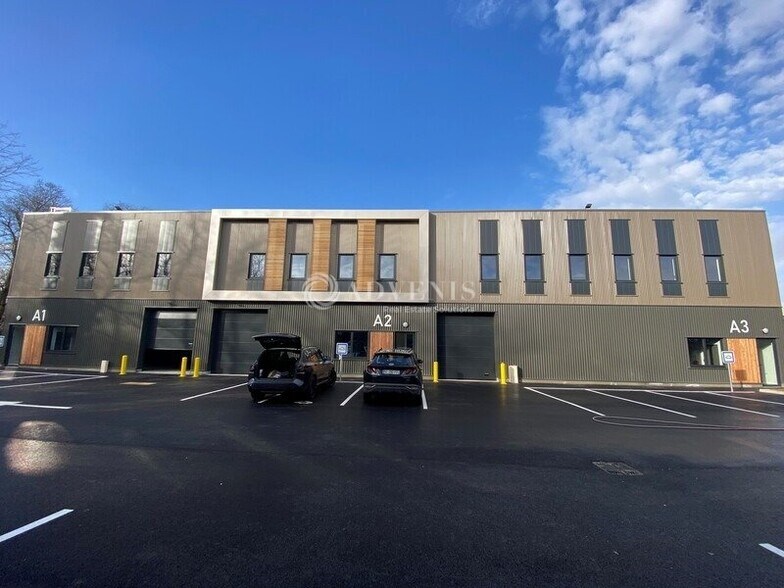 17 Rue Emile Levassor, Les Mureaux à louer - Photo du bâtiment - Image 2 de 12