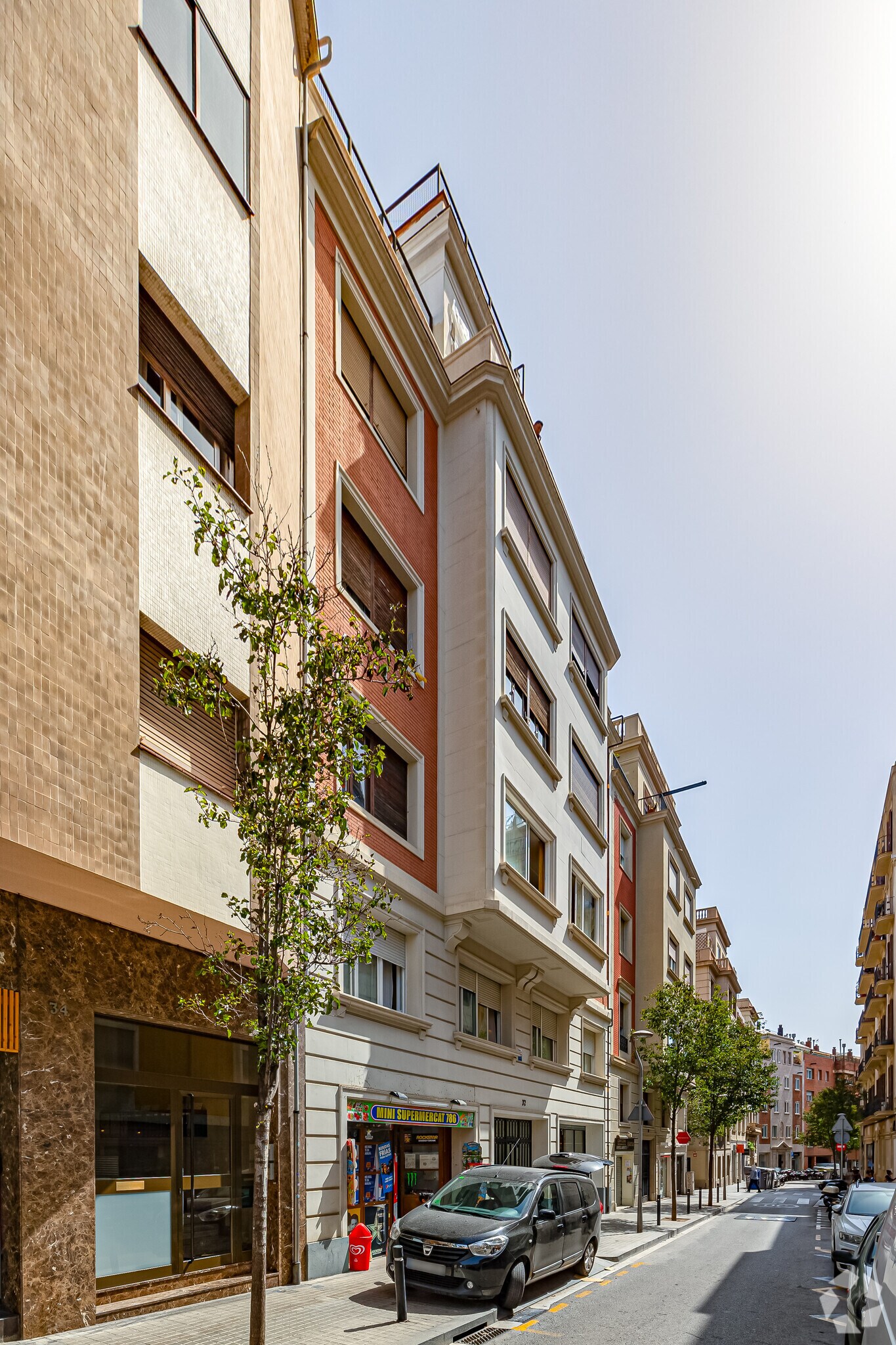 Office in Barcelona, Barcelona for lease Primary Photo- Image 1 of 3