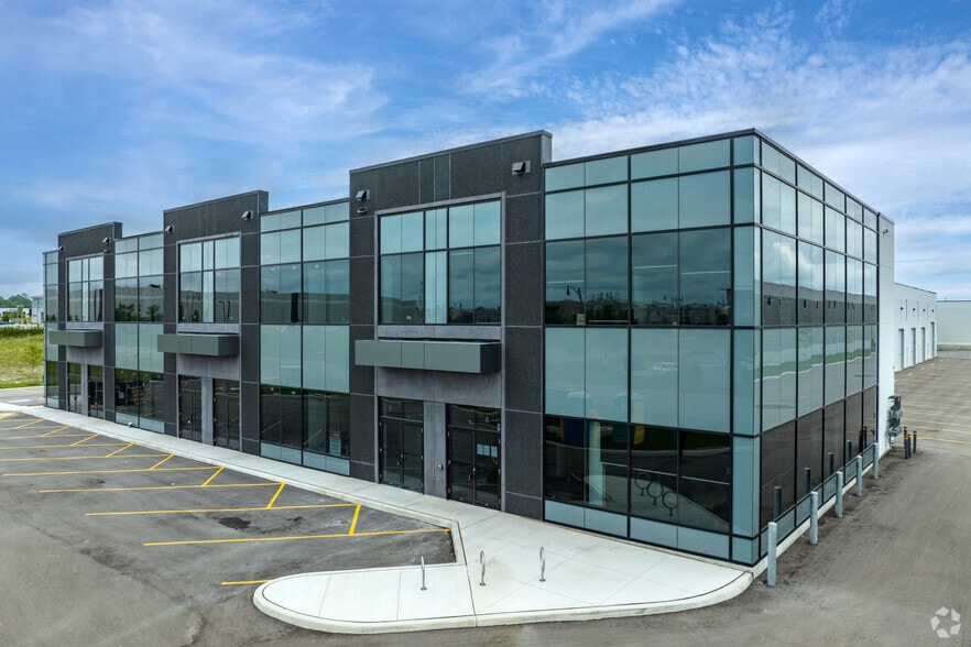 45 Eric T Smith Way, Aurora, ON à vendre - Photo du bâtiment - Image 1 de 11
