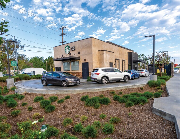 2701 N Grand Ave, Santa Ana, CA à vendre - Photo du bâtiment - Image 2 de 12