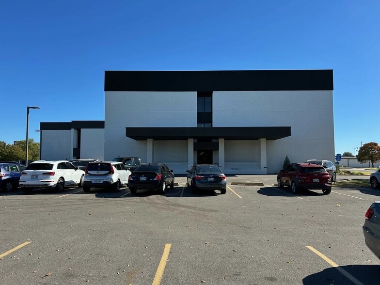 900-950 N Porter Ave, Norman, OK for lease - Building Photo - Image 2 of 24
