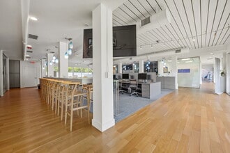 800 Seagate Dr, Naples, FL for lease Interior Photo- Image 2 of 5