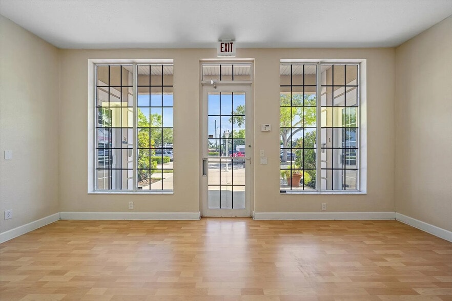 3900 Clark Rd, Sarasota, FL à vendre - Photo intérieure - Image 2 de 9