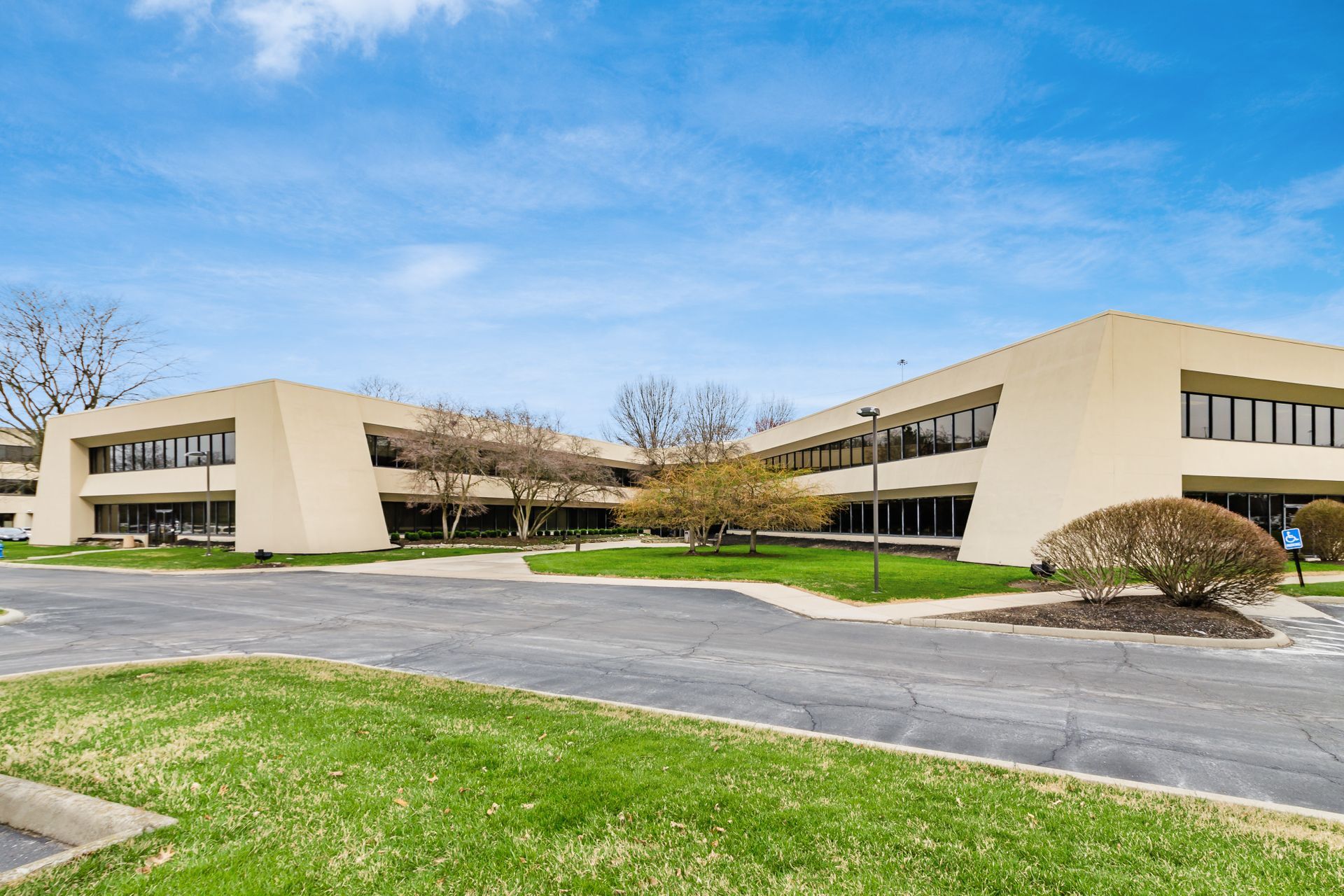 130 E Wilson Bridge Rd, Worthington, OH for lease Building Photo- Image 1 of 13