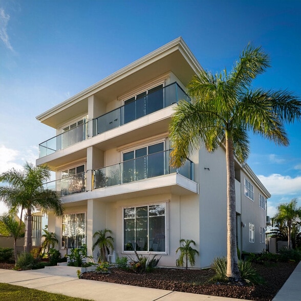 351 NW 32nd St, Miami, FL à vendre - Photo du bâtiment - Image 2 de 3