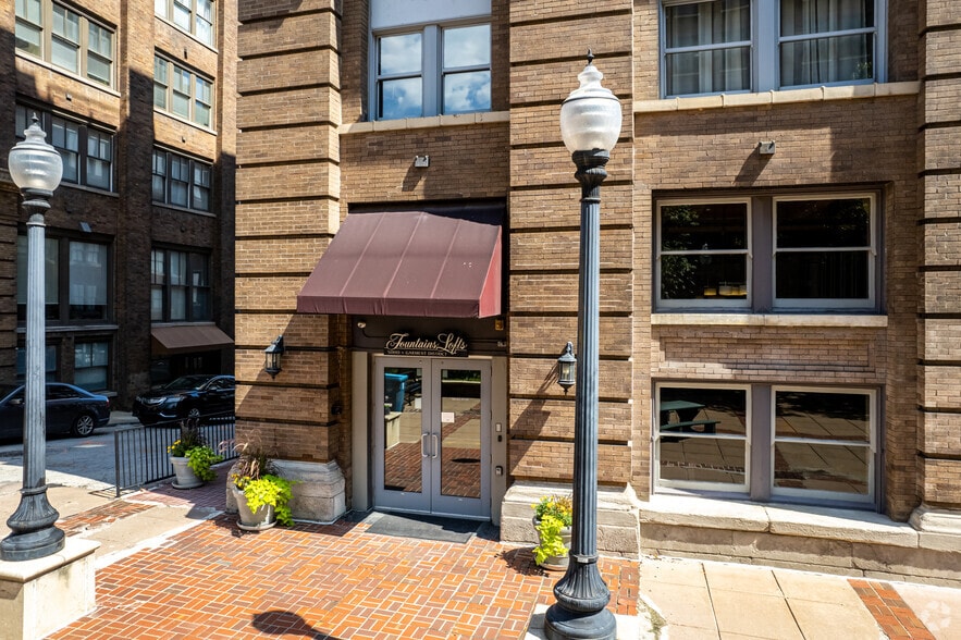 408 W 8th St, Kansas City, MO à louer - Photo du bâtiment - Image 2 de 10