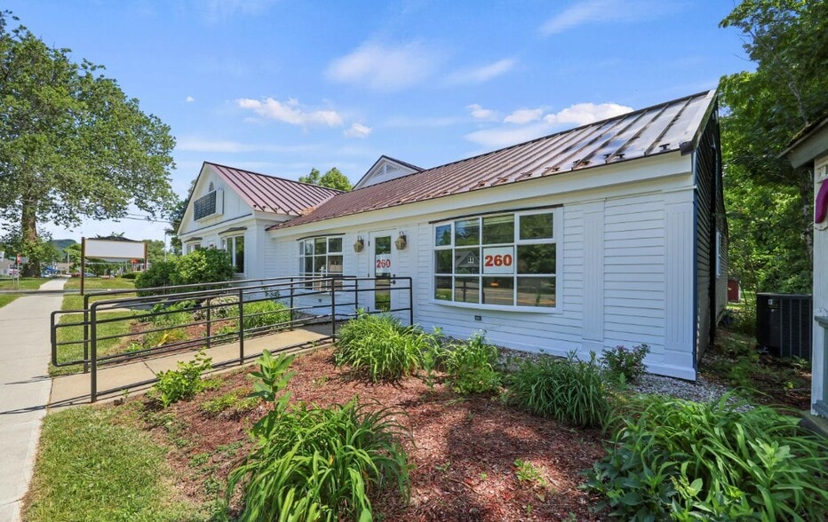 260 Stockbridge Rd, Great Barrington, MA à louer - Photo du bâtiment - Image 3 de 12