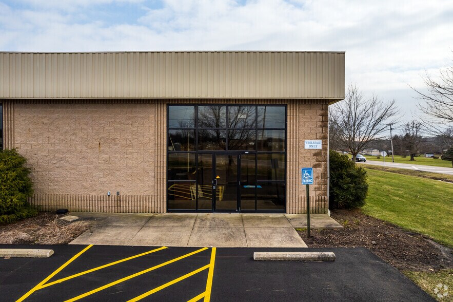 276 W Greenwich Rd, Seville, OH for lease - Building Photo - Image 3 of 9