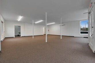 924 Main St, Waterboro, ME à louer Photo intérieure- Image 1 de 15