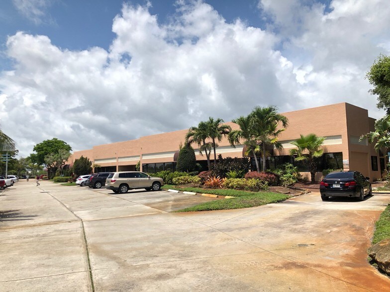 5701-5775 N Andrews Way, Fort Lauderdale, FL à louer - Photo du bâtiment - Image 2 de 5