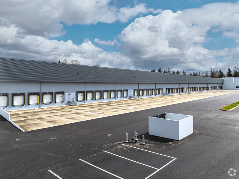 17317 64th Ave E, Puyallup, WA à louer - Photo du bâtiment - Image 3 de 8