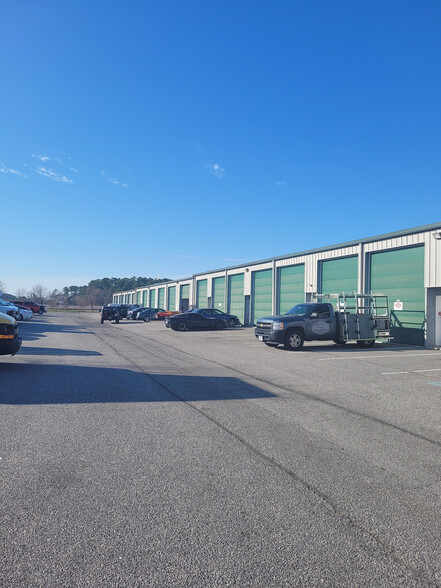 2424 Castleton Commerce Way, Virginia Beach, VA for lease - Building Photo - Image 3 of 6