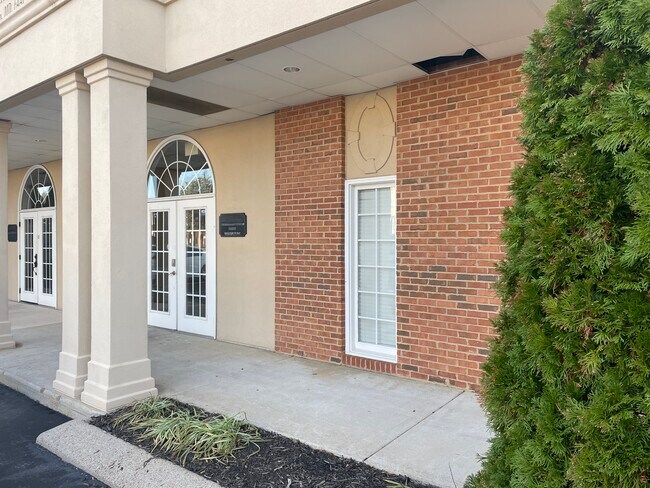 More details for 6131 Shallowford Rd, Chattanooga, TN - Office for Sale
