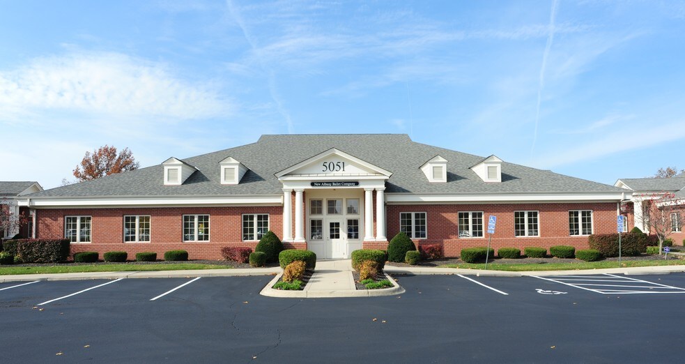 5051 Forest Dr, New Albany, OH à louer - Photo du bâtiment - Image 2 de 4