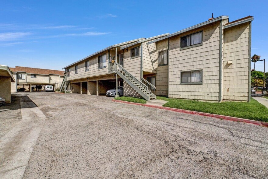 8582 Tamarind Ave, Fontana, CA à vendre - Photo du bâtiment - Image 2 de 8