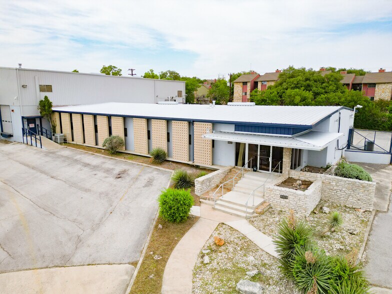 5423 Jackwood Dr, San Antonio, TX à louer - Photo du bâtiment - Image 3 de 33