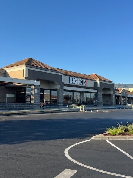 260-360 E 10th St, Gilroy, CA à louer - Photo du bâtiment - Image 2 de 3