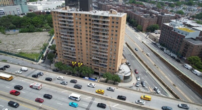 92-29 Queens Blvd, Rego Park, NY à louer Aérien- Image 2 de 41