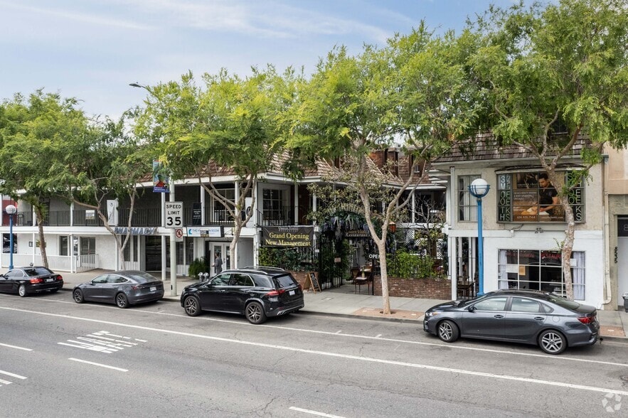 8543-8555 Santa Monica Blvd, West Hollywood, CA for lease - Building Photo - Image 2 of 9