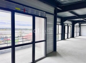 Office in Limas for lease Interior Photo- Image 1 of 8